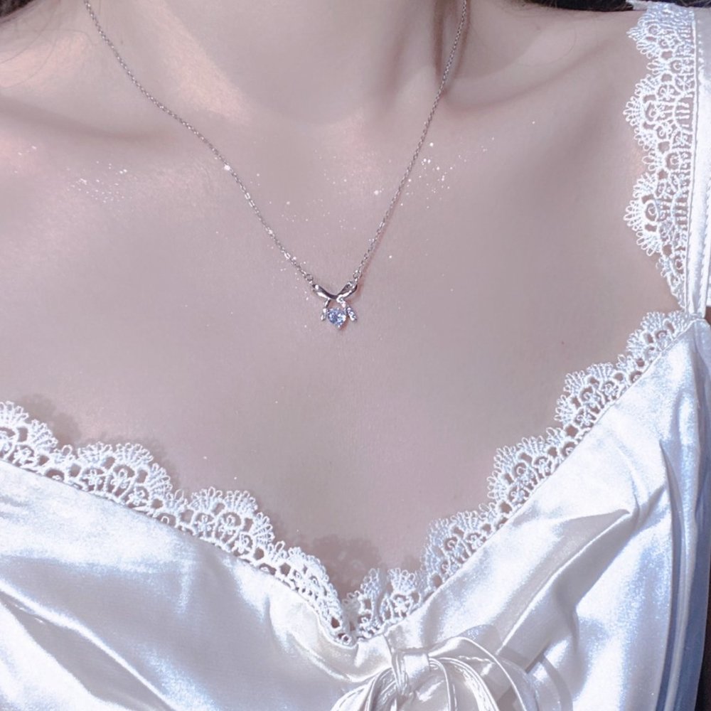Bow Zircon Necklace - Picture 2 of 16